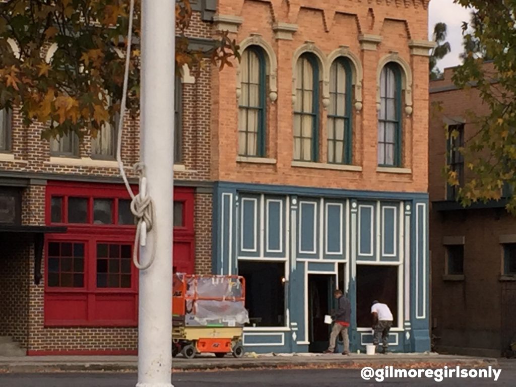 Visiting “Stars Hollow” on the Warner Bros. Lot Top 5 Tips for Gilmore